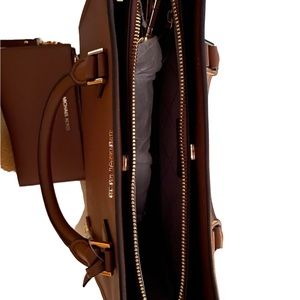 Michael Kors satchel Lg purse & Lg  matching double zip wristlet wallet great 🎁